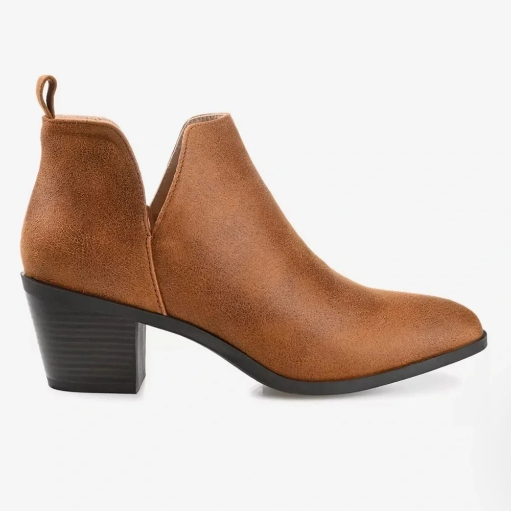 Journee Collection Tan Ankle Booties Size 7